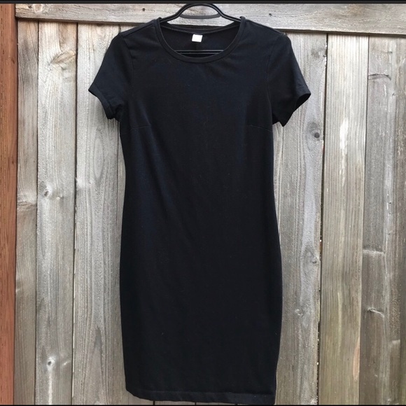 Old Navy Dresses & Skirts - Old Navy fitted  T-shirt dress